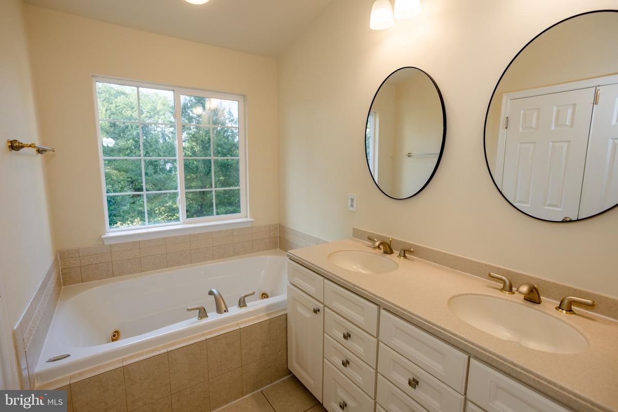 Bathroom, Dual Sink Vanities, Interior