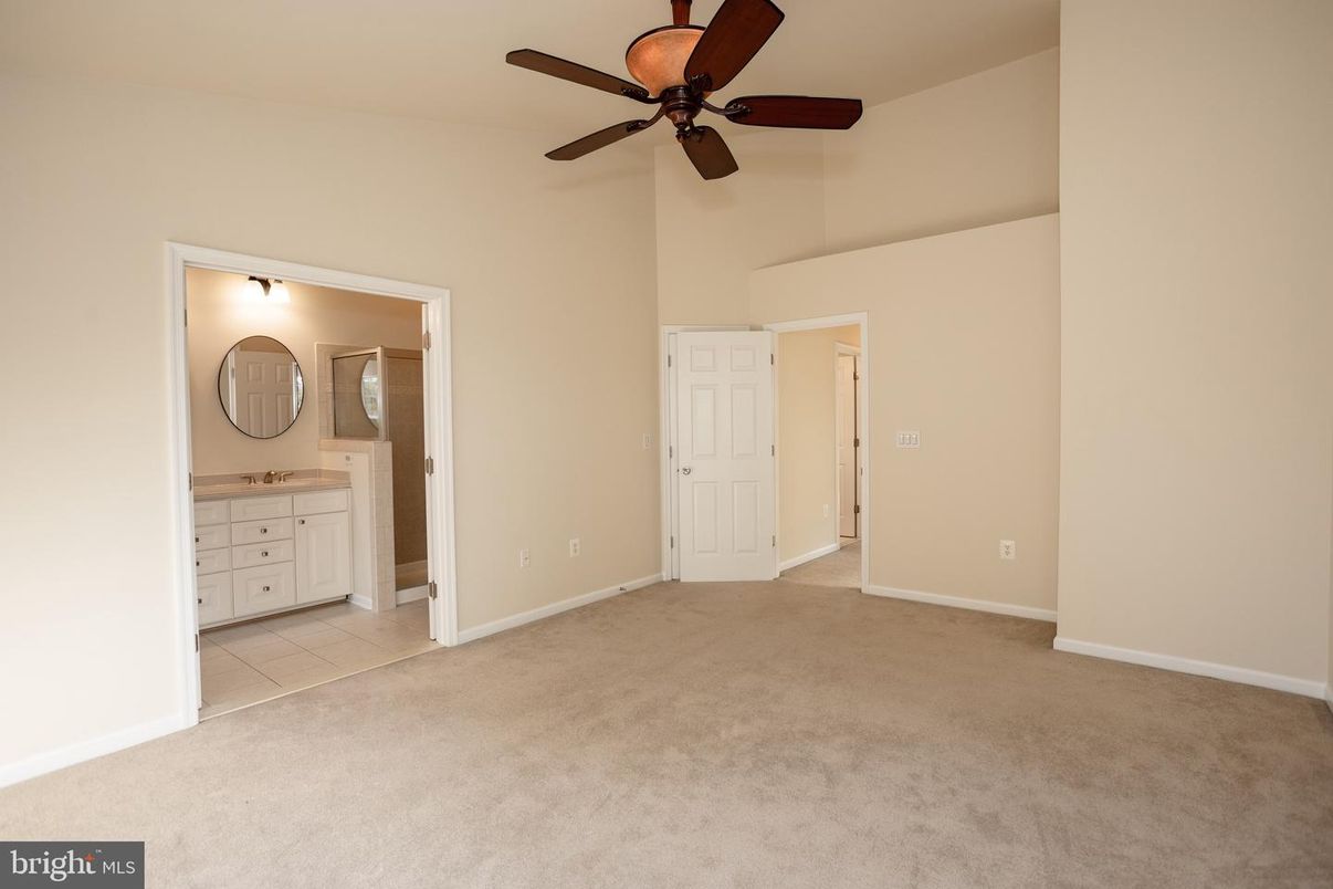 Bathroom, Empty room, Interior