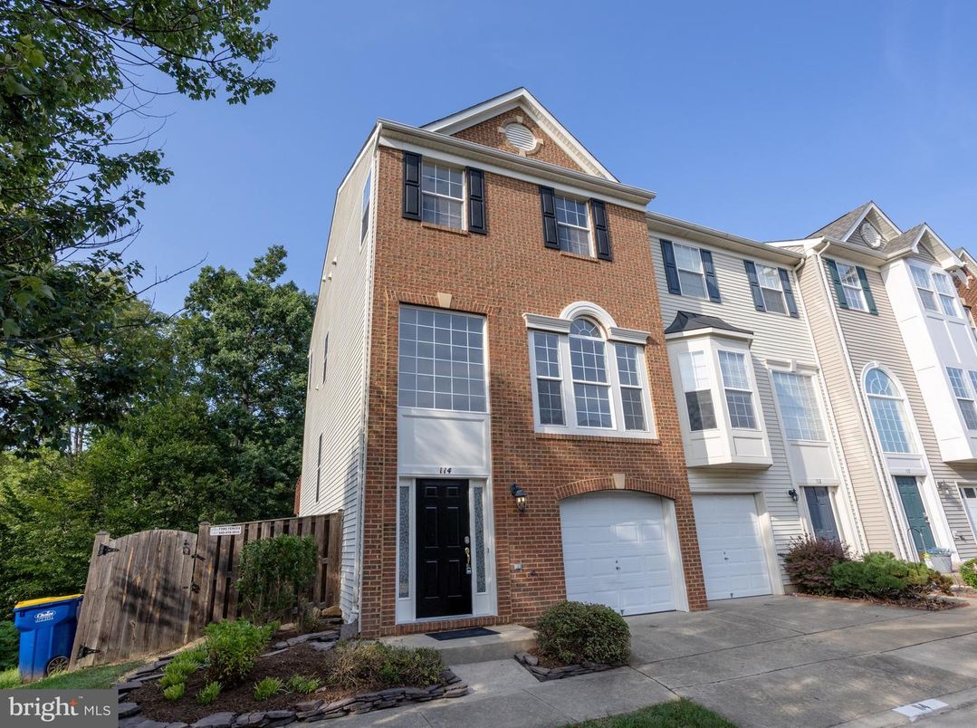 Attached, Exterior, Facade, Brick Facade, Rowhouse