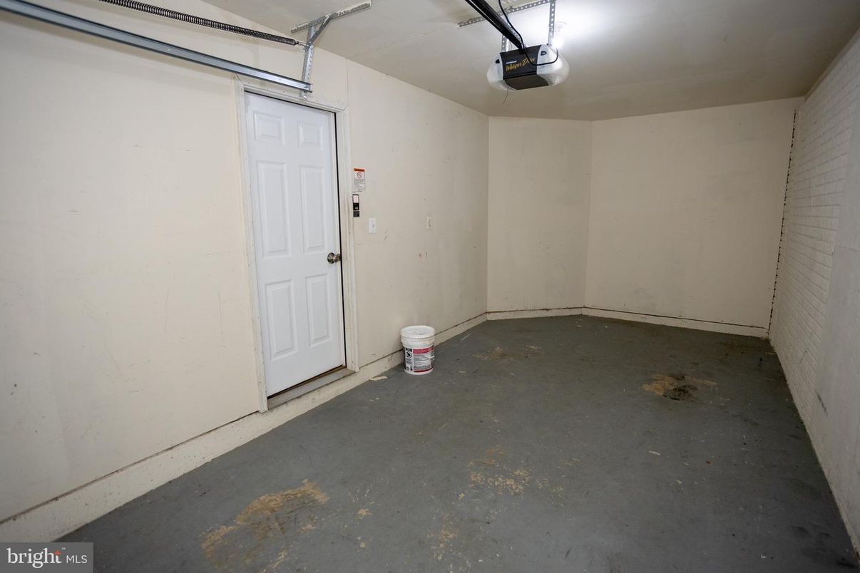Empty room, Garage, Interior