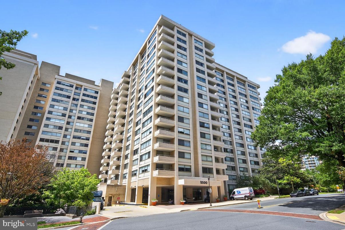 Exterior, Facade, Condo Building