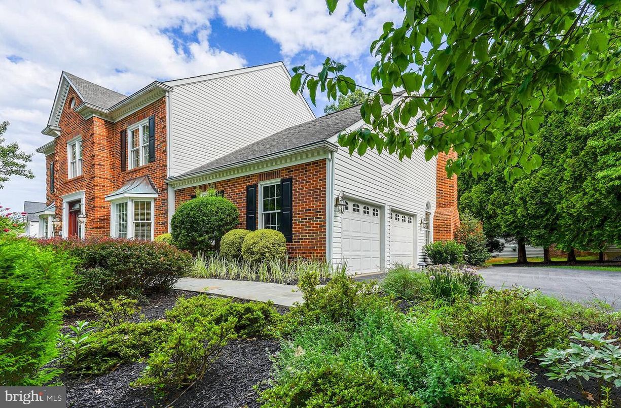 Attached, Exterior, Facade, Brick Facade, Cape Cod