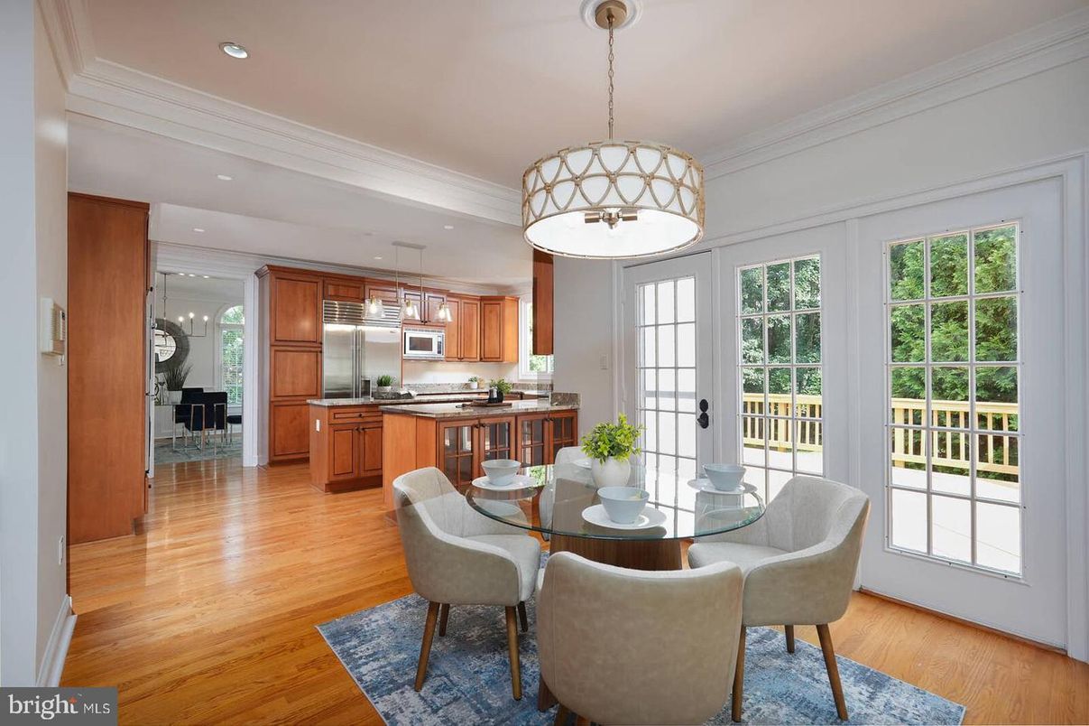 Dining room, Interior, Kitchen, Pendant Lights, Recessed Lighting, Stainless Steel Appliances, Wood Texture Flooring