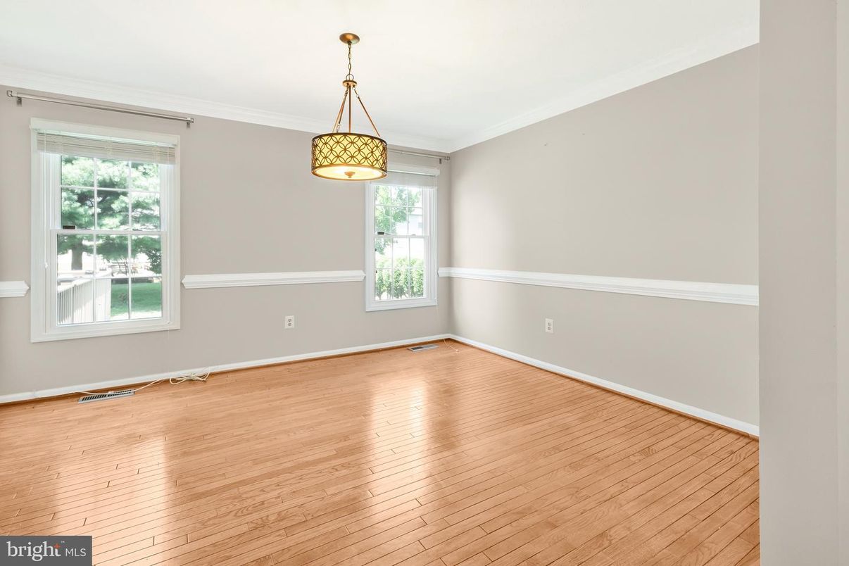 Empty room, Interior, Pendant Lights, Wood Texture Flooring