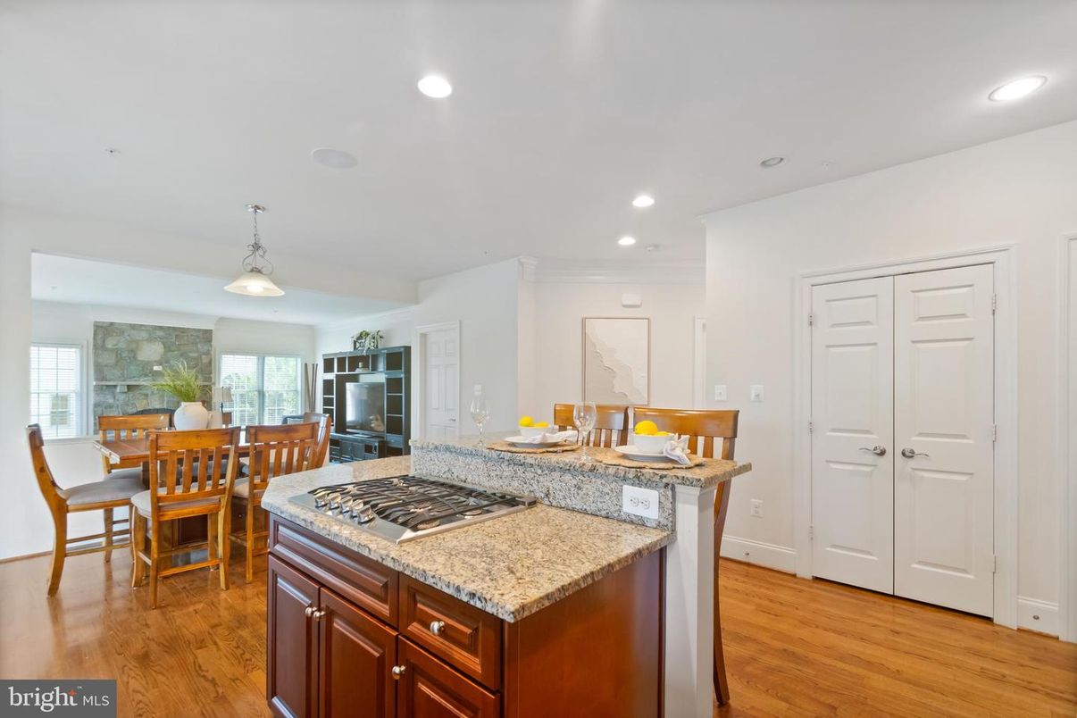 Dining room, Interior, Kitchen, Pendant Lights, Recessed Lighting, Wood Texture Flooring
