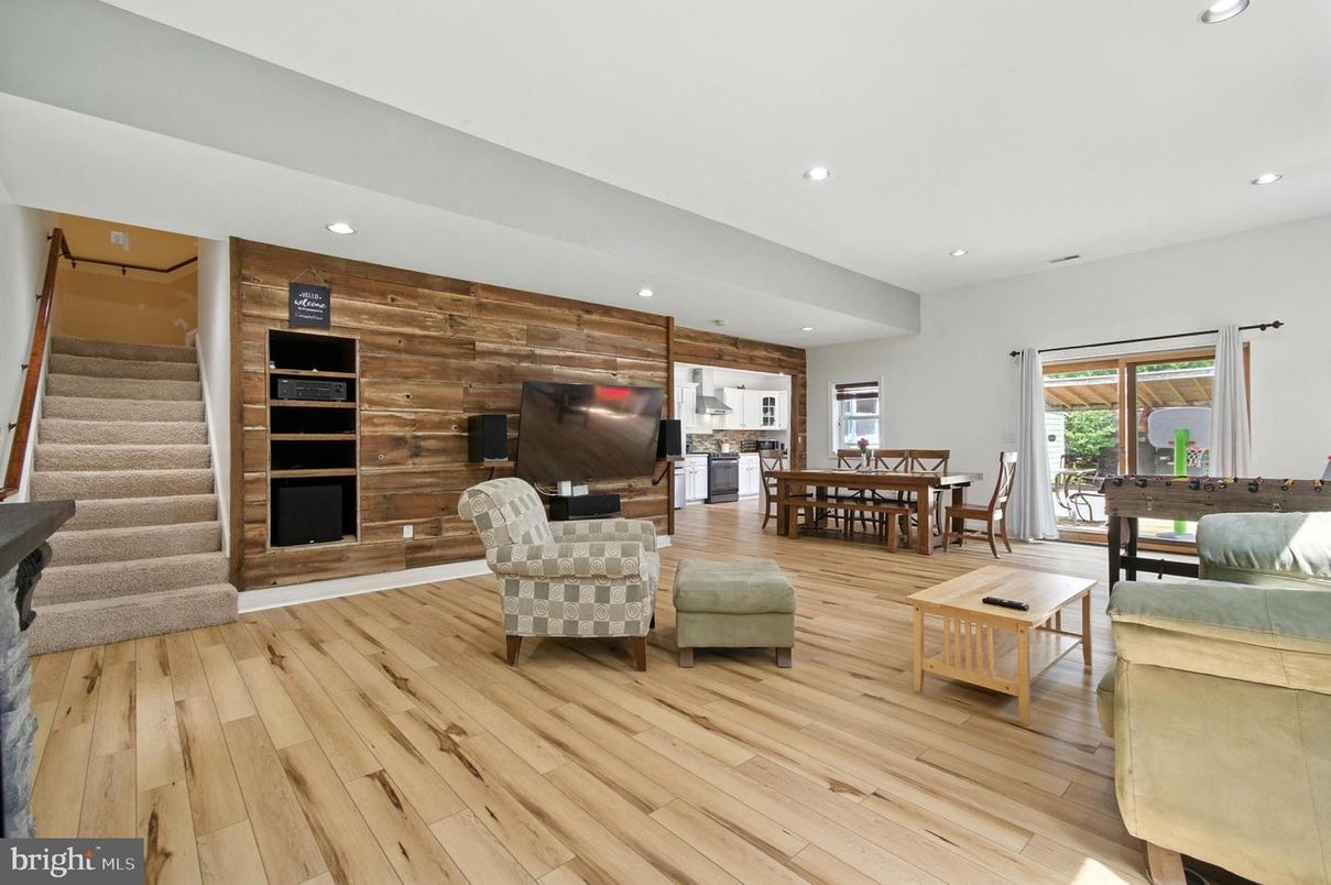 Dining room, Interior, Living room, Recessed Lighting, Wood Texture Flooring, Wooden Walls