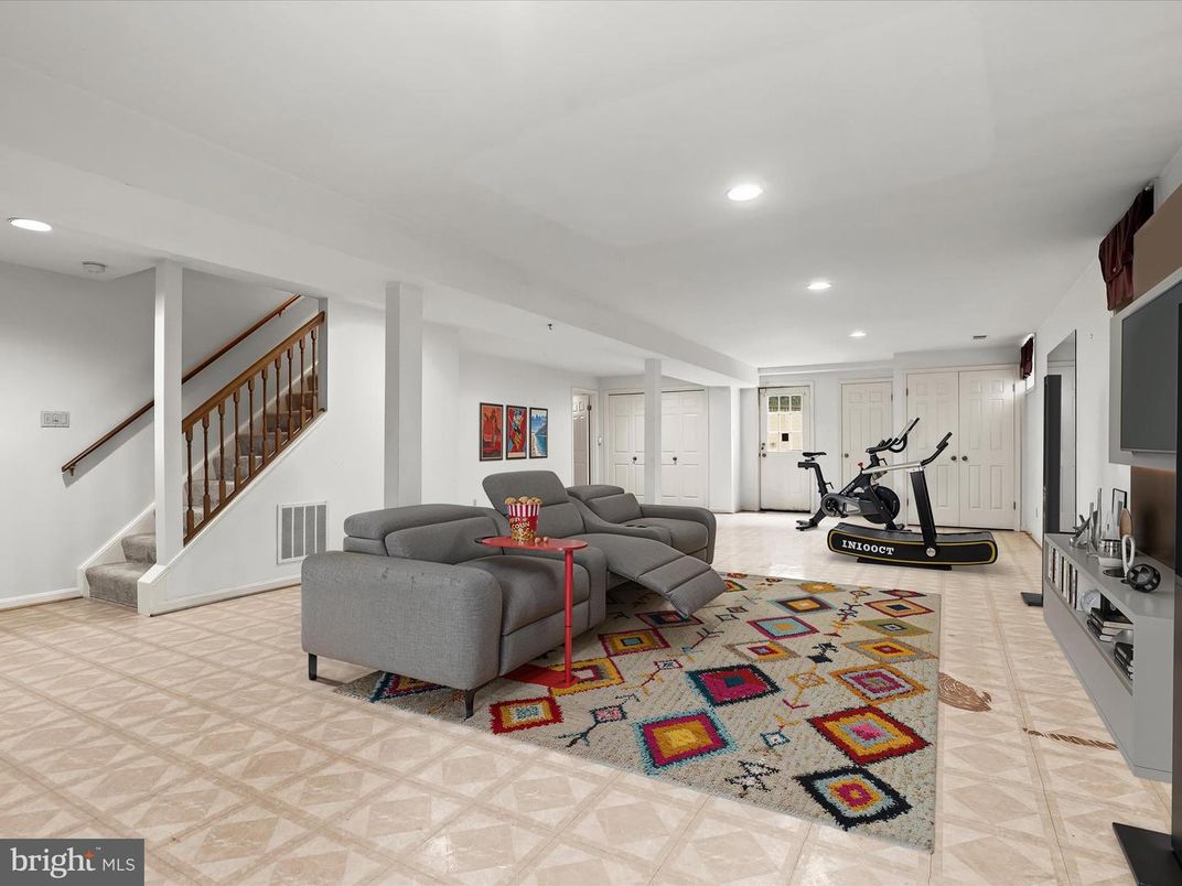 Fitness Equipment, Interior, Living room, Recessed Lighting