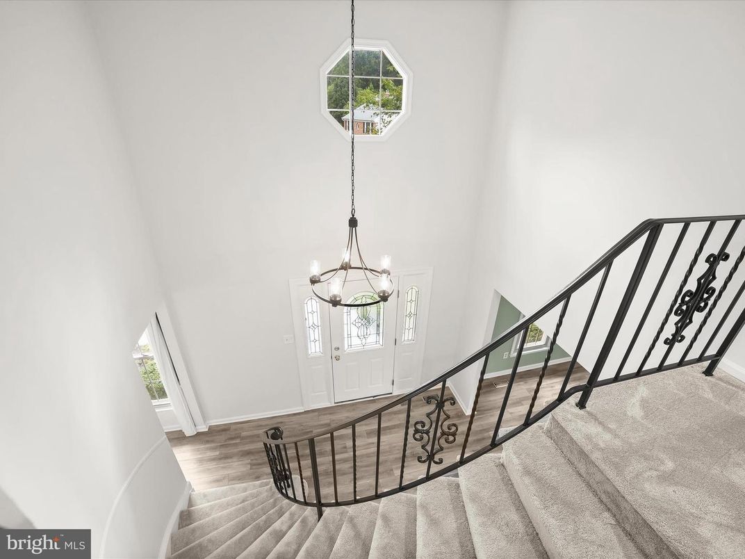 Interior, Pendant Lights, Wood Texture Flooring