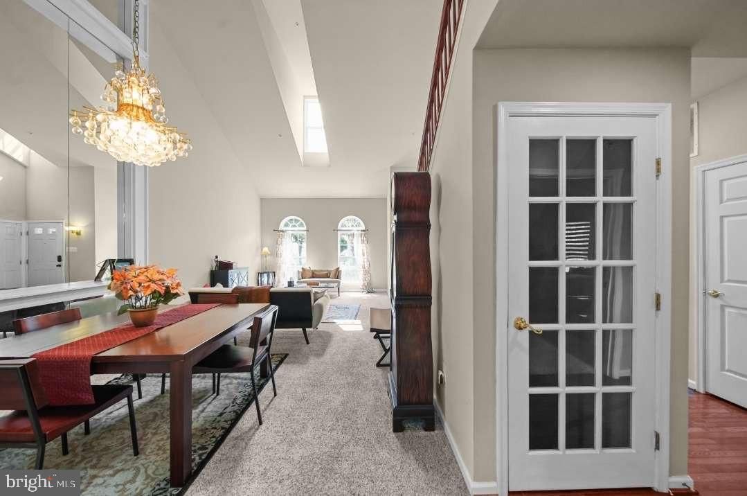 Chandelier, Dining room, Interior, Living room