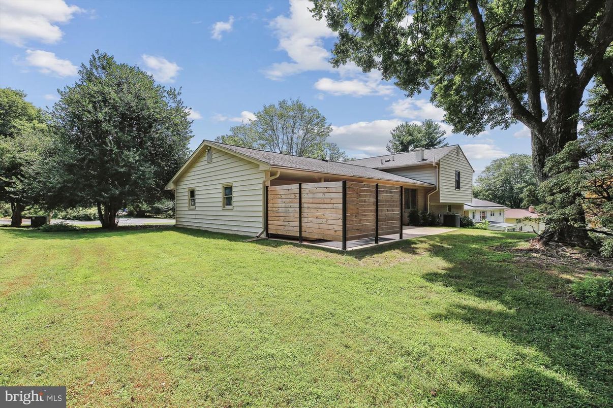 Backyard, Exterior