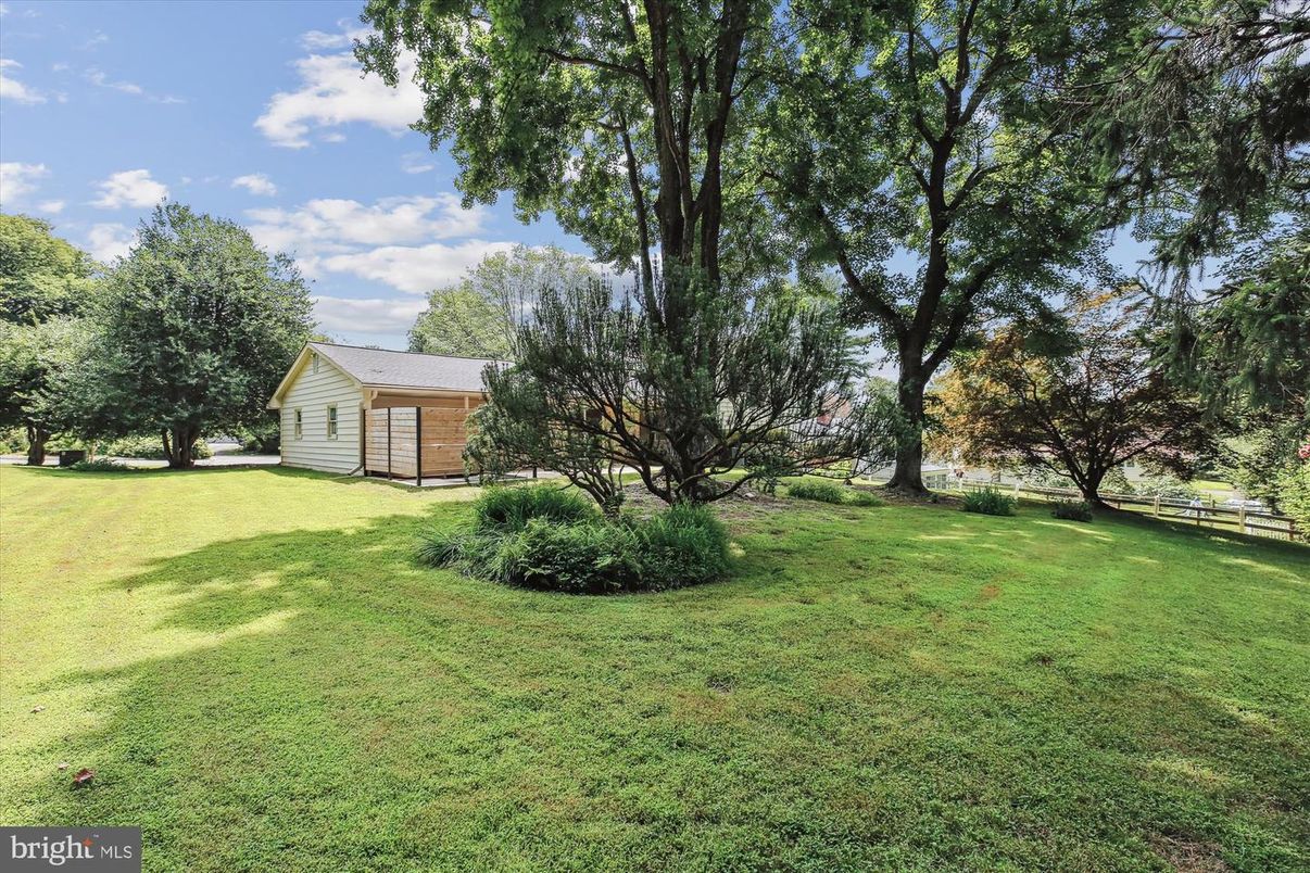Backyard, Detached Garage, Exterior
