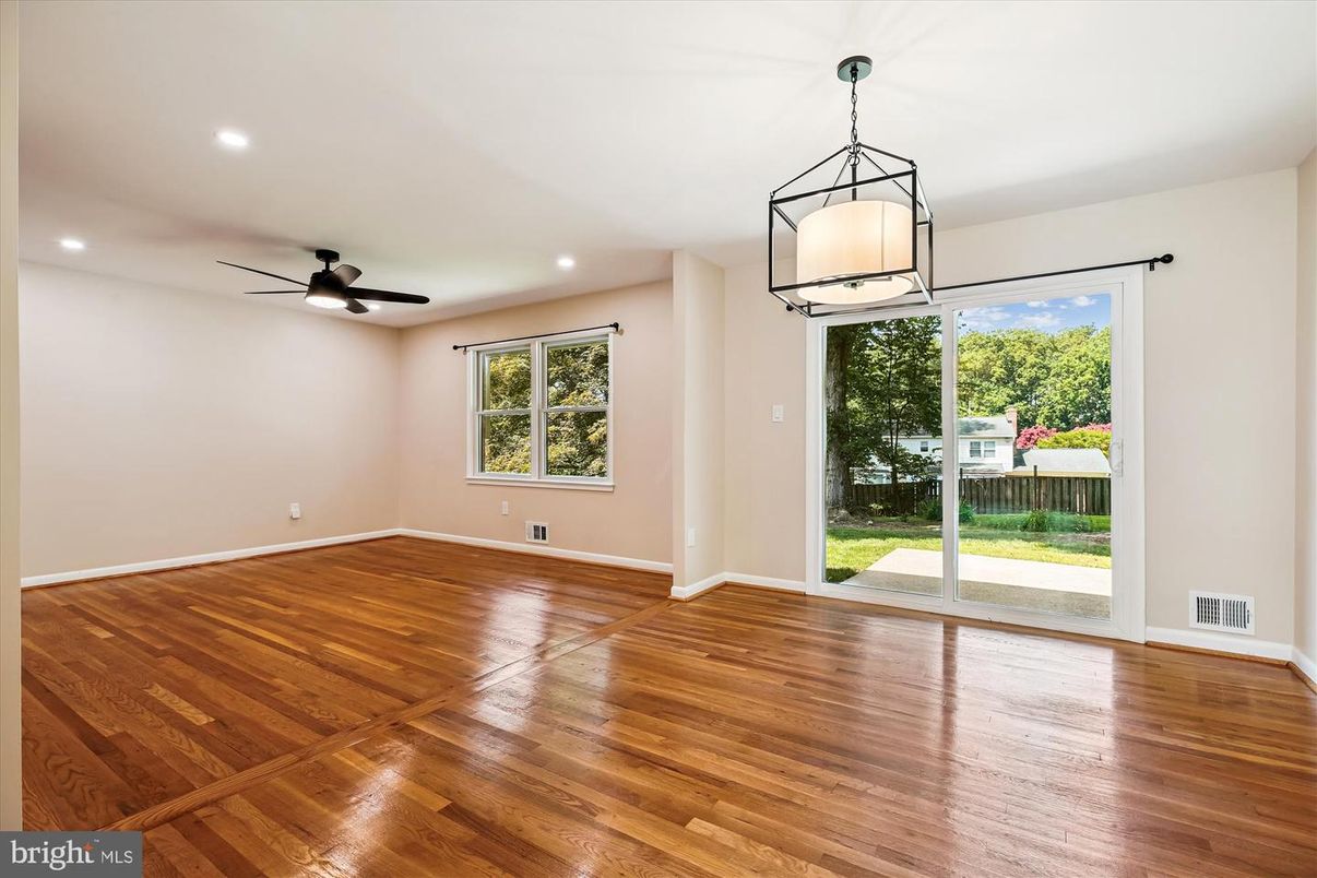 Empty room, Interior, Pendant Lights, Recessed Lighting, Wood Texture Flooring