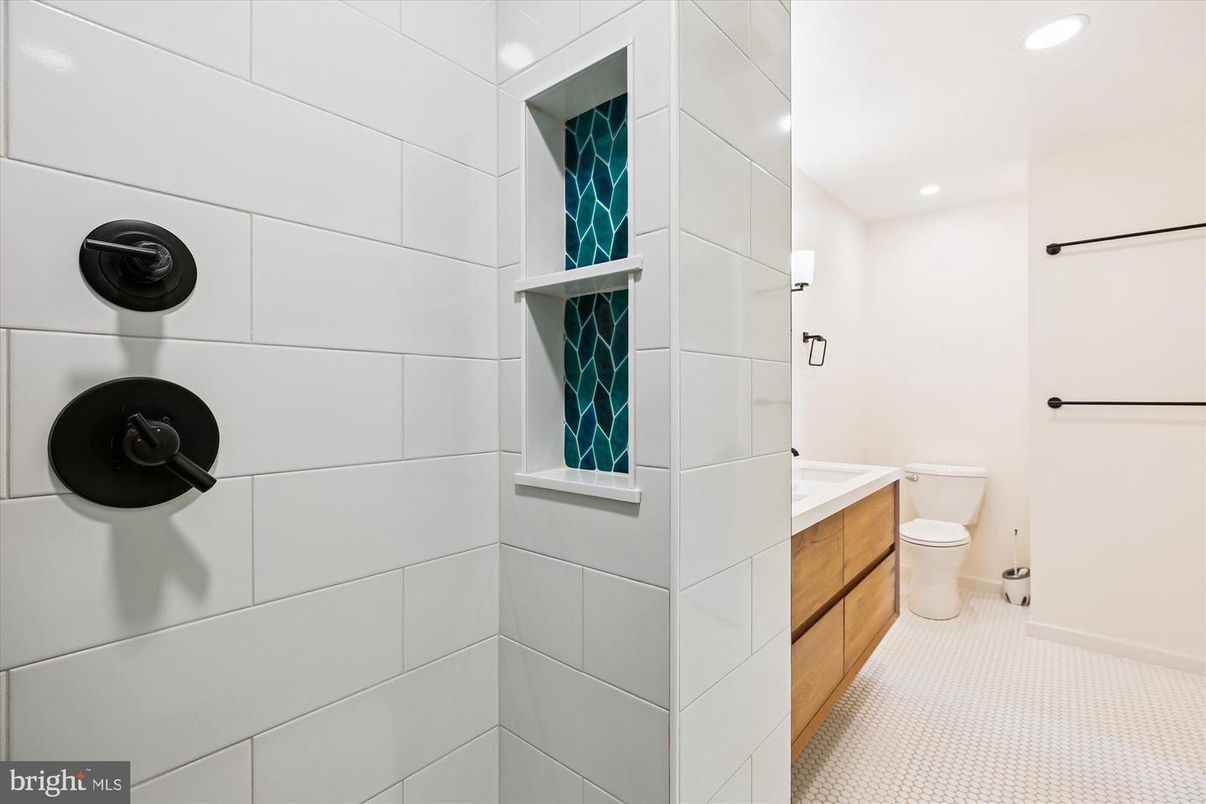 Bathroom, Interior, Recessed Lighting