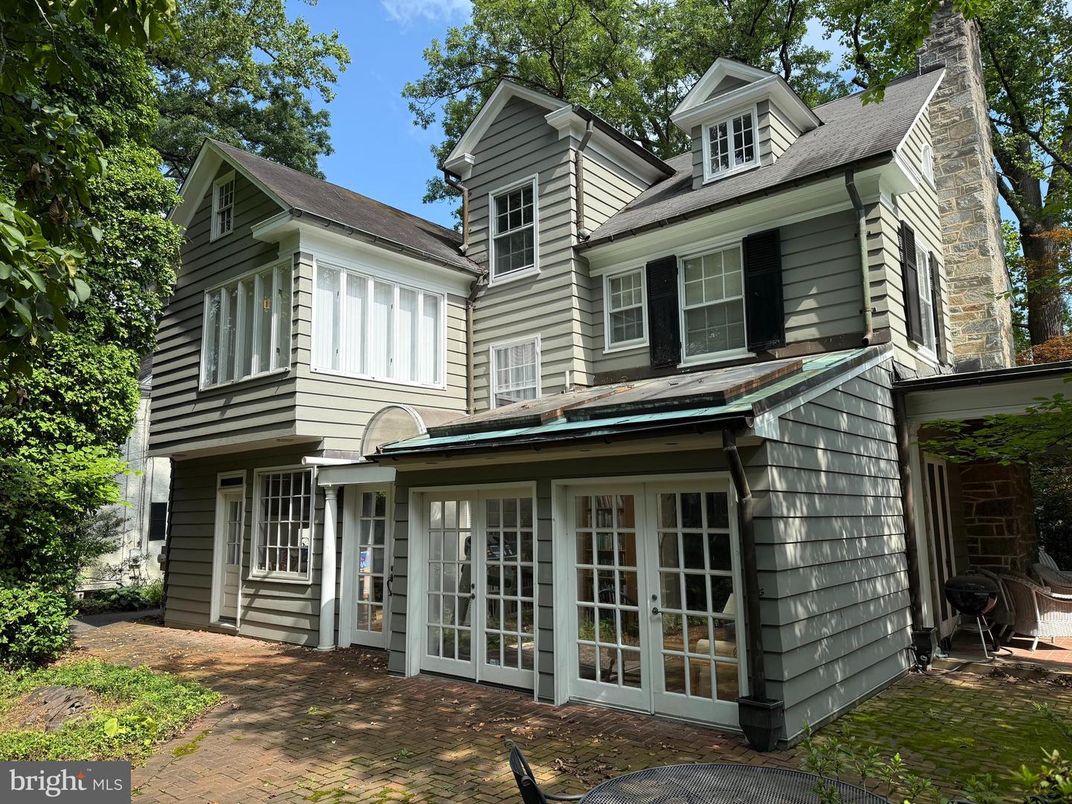 Exterior, Facade, Queen Anne Victorian