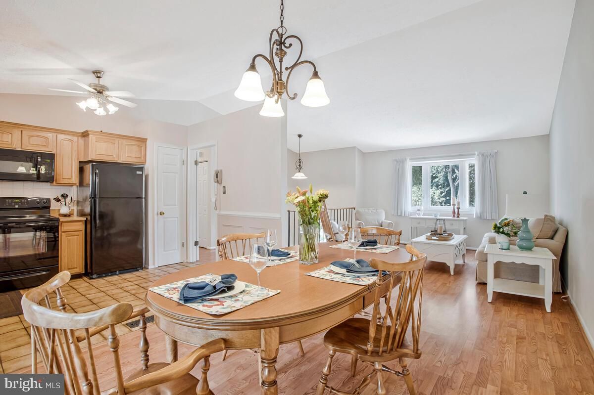 Dining room, Interior, Kitchen, Pendant Lights, Wood Texture Flooring