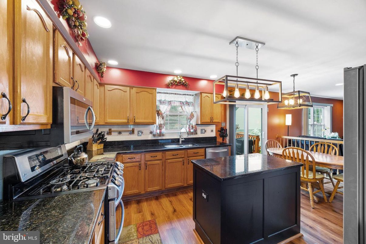 Dining room, Interior, Kitchen, Pendant Lights, Recessed Lighting, Wood Texture Flooring