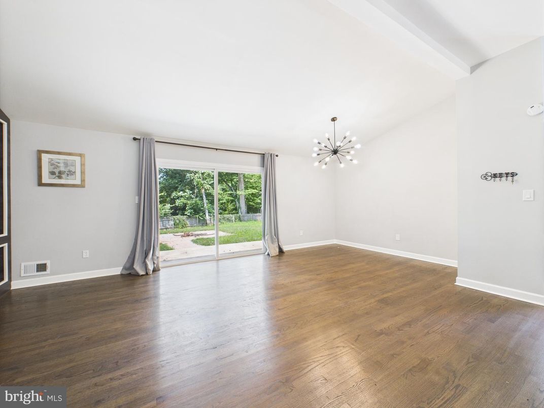 Empty room, Interior, Pendant Lights, Wood Texture Flooring