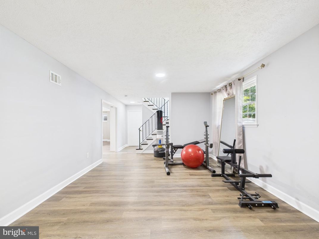Fitness Equipment, Interior, Recessed Lighting, Wood Texture Flooring