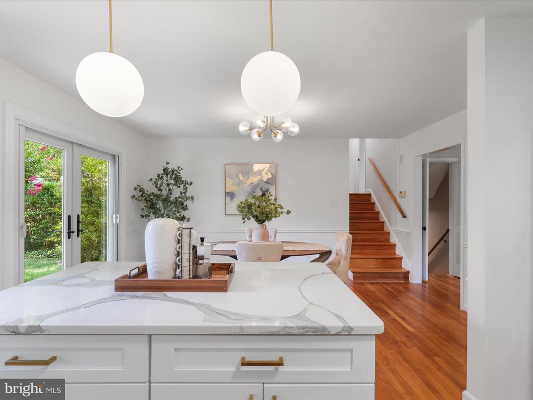 Interior, Pendant Lights, Wood Texture Flooring