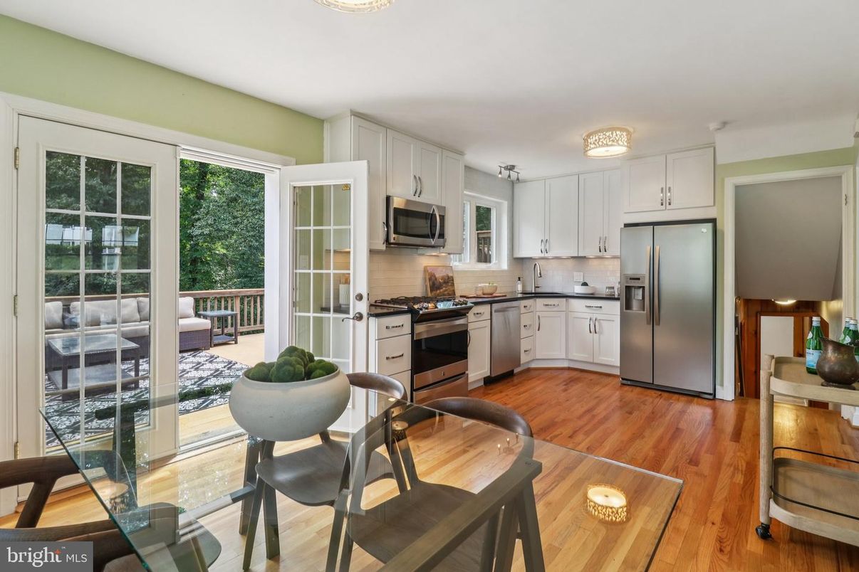 Interior, Kitchen, Living room, Stainless Steel Appliances, Wood Texture Flooring