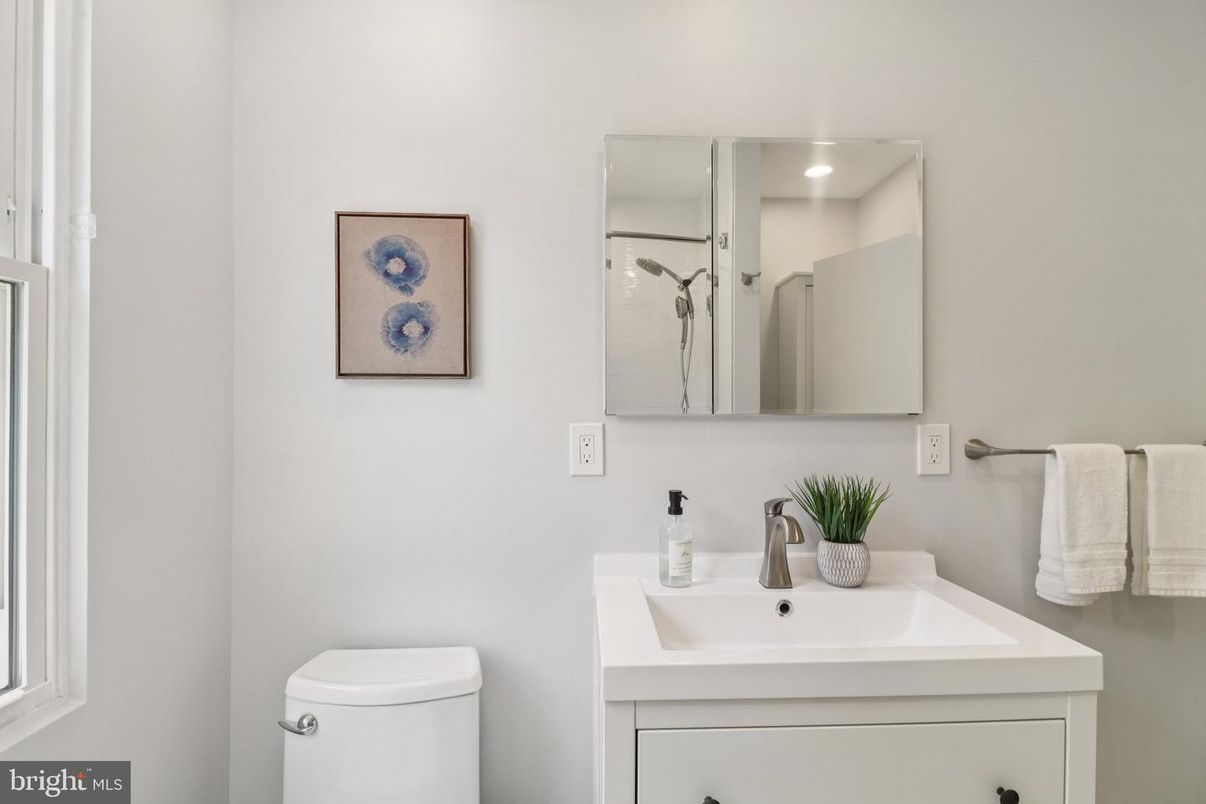 Bathroom, Interior, Recessed Lighting