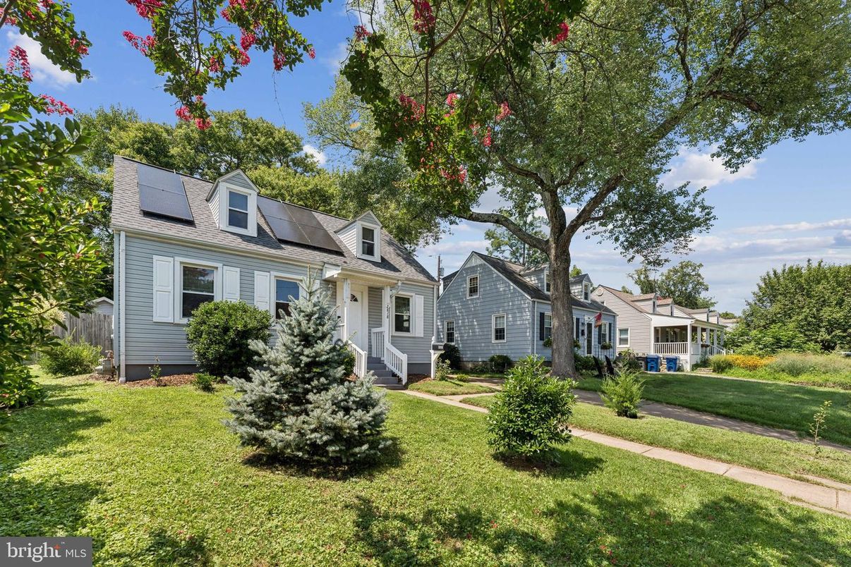Backyard, Exterior, Facade, Solar Panels, Cape Cod