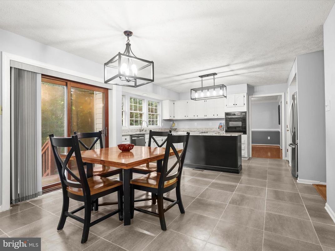 Dining room, Interior, Kitchen, Pendant Lights, Stainless Steel Appliances