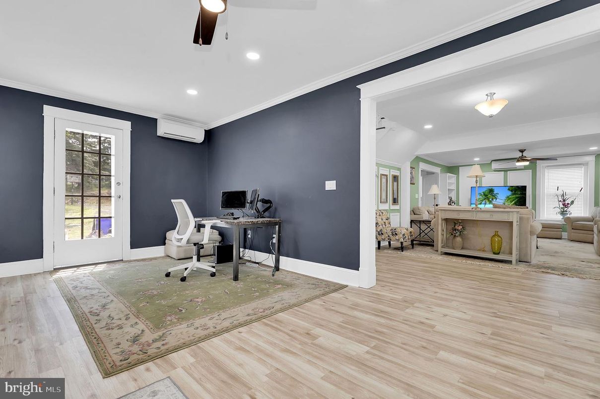 Home Office, Interior, Recessed Lighting, Wood Texture Flooring
