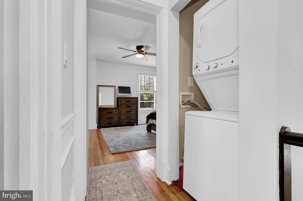 Interior, Utility Closets, Washer, Wood Texture Flooring