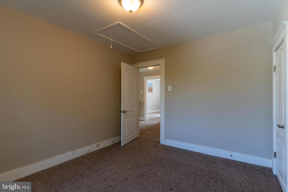 Empty room, Interior