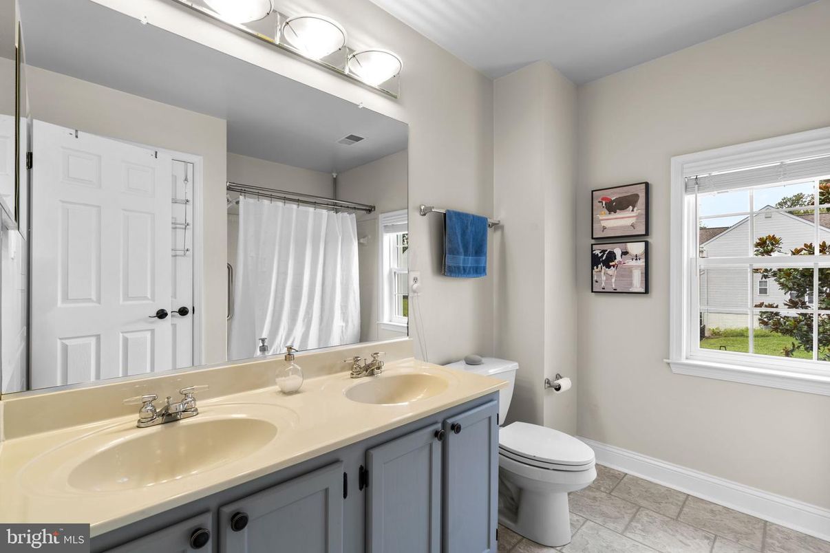 Bathroom, Dual Sink Vanities, Interior