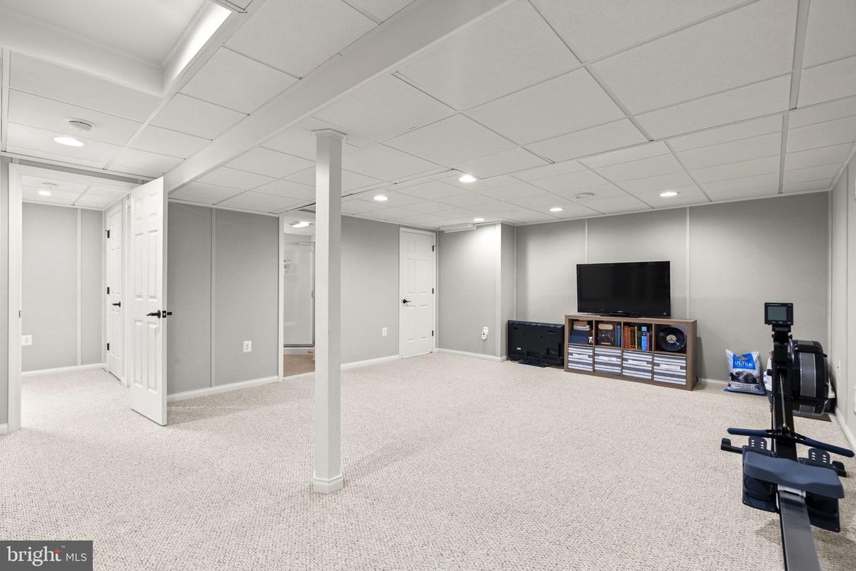 Fitness Equipment, Interior, Recessed Lighting