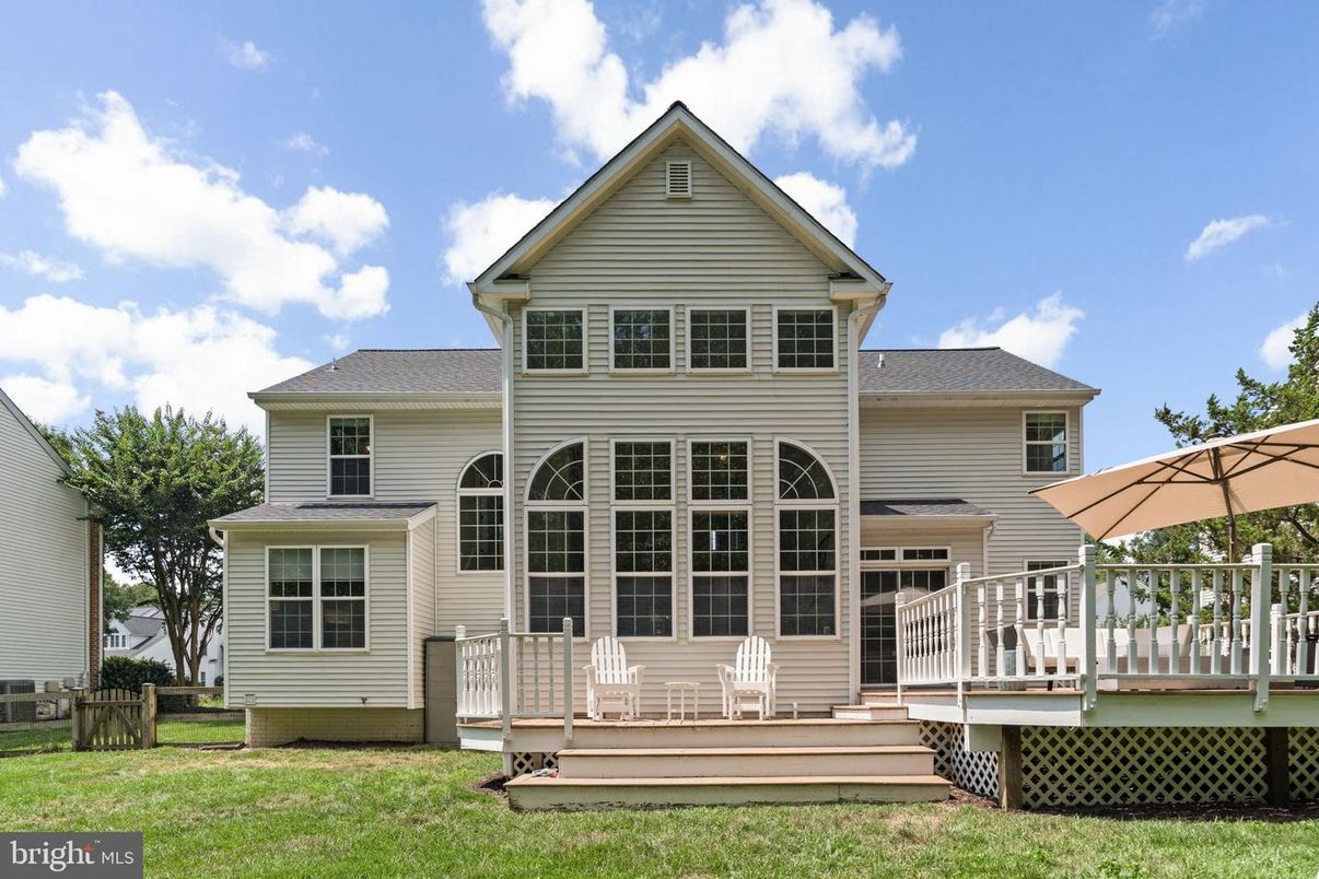 Backyard, Exterior, Facade, Queen Anne Victorian
