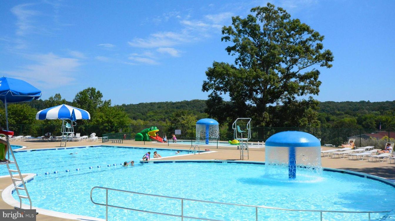 Exterior, Playground, Pool