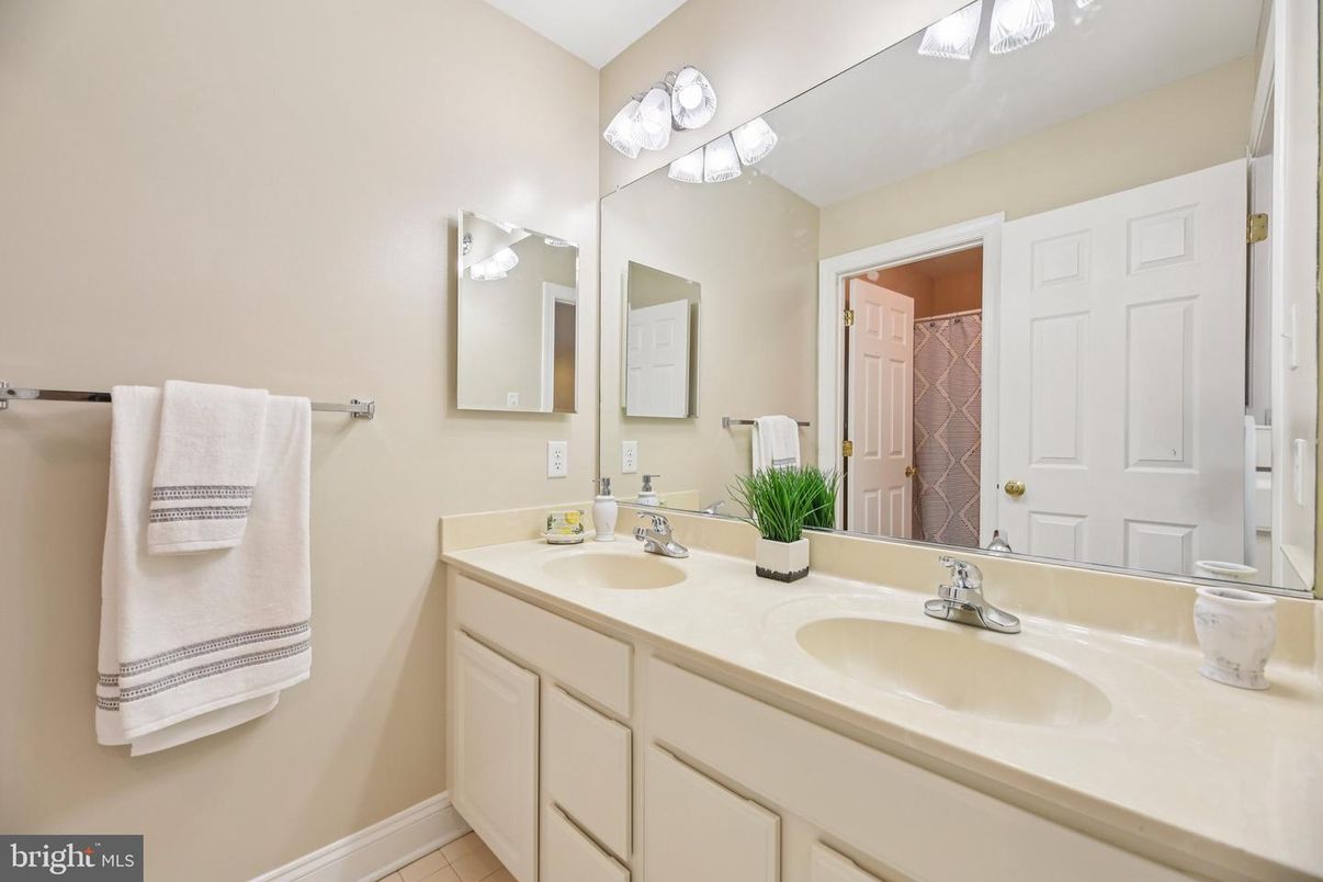 Bathroom, Dual Sink Vanities, Interior