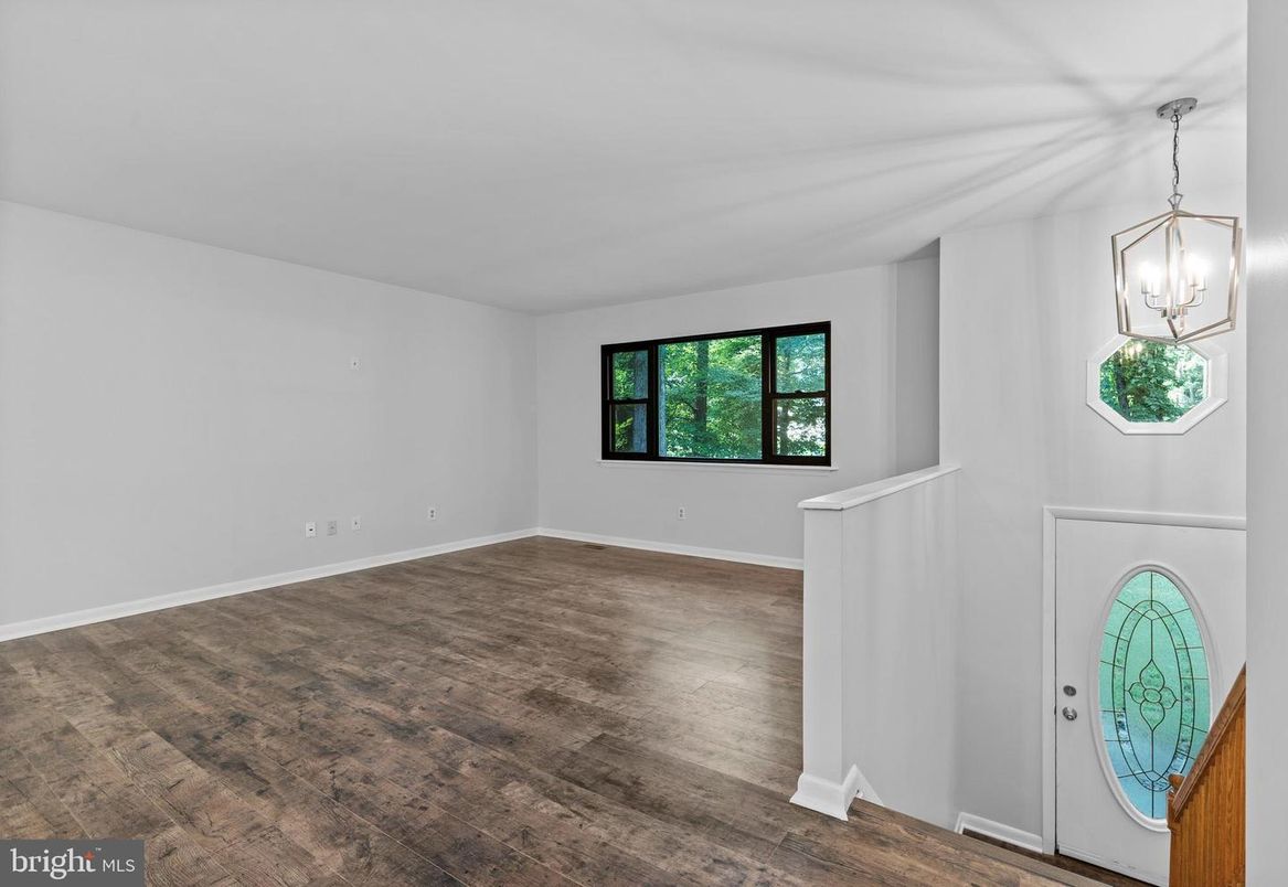Interior, Pendant Lights, Wood Texture Flooring