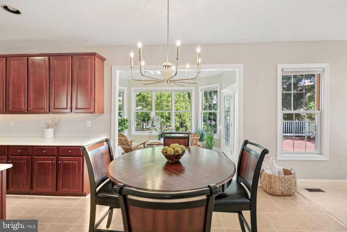 Chandelier, Dining room, Interior