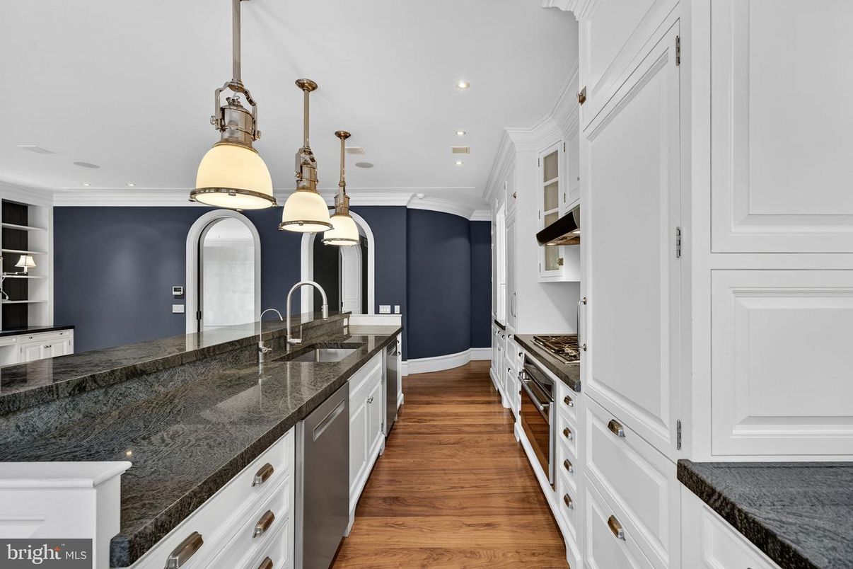 Interior, Kitchen, Pendant Lights, Recessed Lighting, Wood Texture Flooring