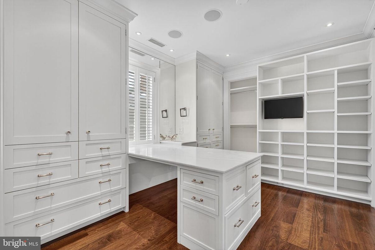 Interior, Recessed Lighting, Walk-in Closets, Wood Texture Flooring