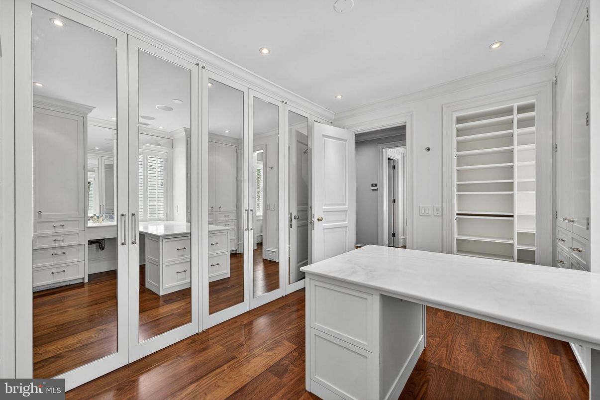 Interior, Recessed Lighting, Walk-in Closets, Wood Texture Flooring
