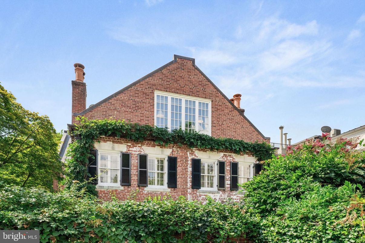 Exterior, Facade, Brick Facade, French Provincial