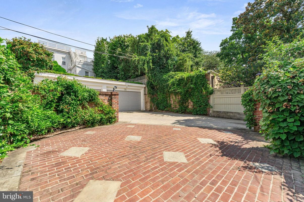 Detached Garage, Exterior