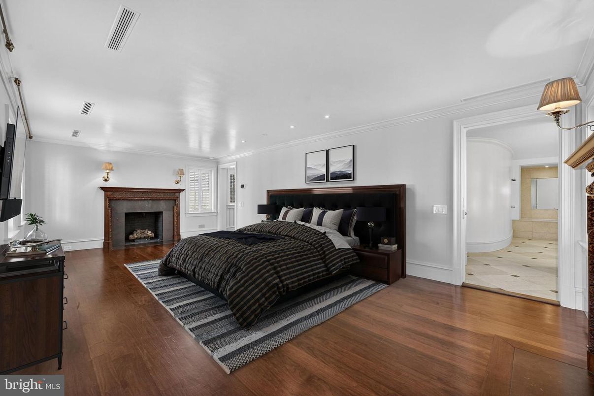 Bedroom, Fireplace, Interior, Recessed Lighting, Wood Texture Flooring