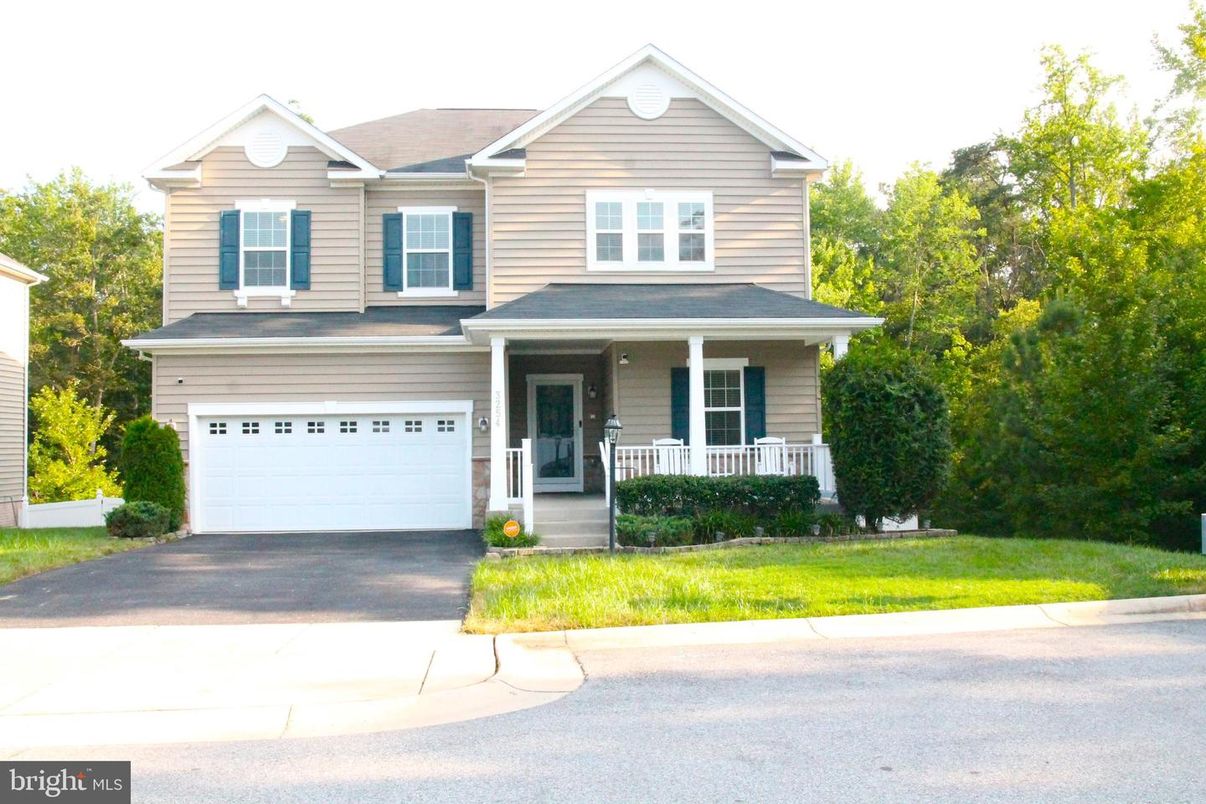Attached, Exterior, Facade, American Craftsman