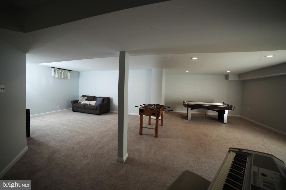 Game Room, Interior, Recessed Lighting
