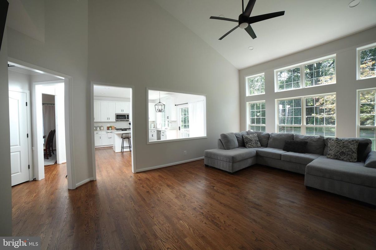 Interior, Kitchen, Living room, Pendant Lights, Recessed Lighting, Wood Texture Flooring
