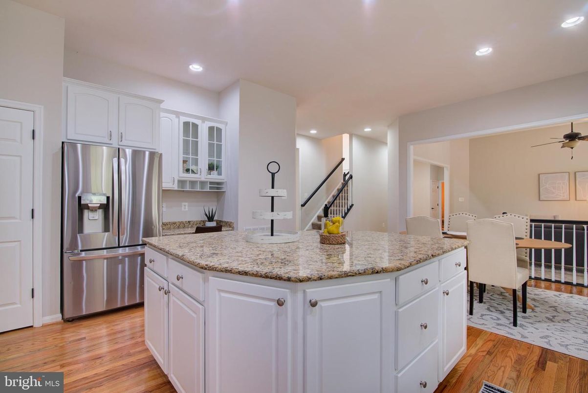 Dining room, Interior, Kitchen, Recessed Lighting, Stainless Steel Appliances, Wood Texture Flooring
