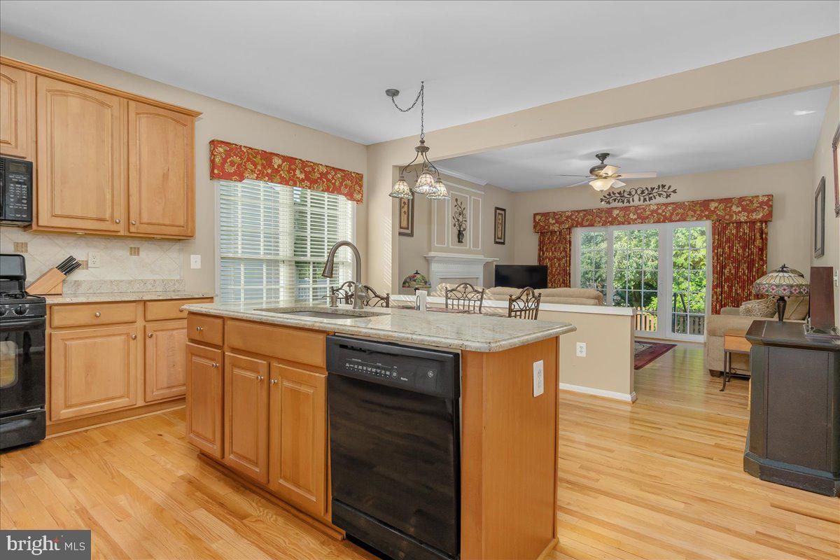 Interior, Kitchen, Pendant Lights, Wood Texture Flooring