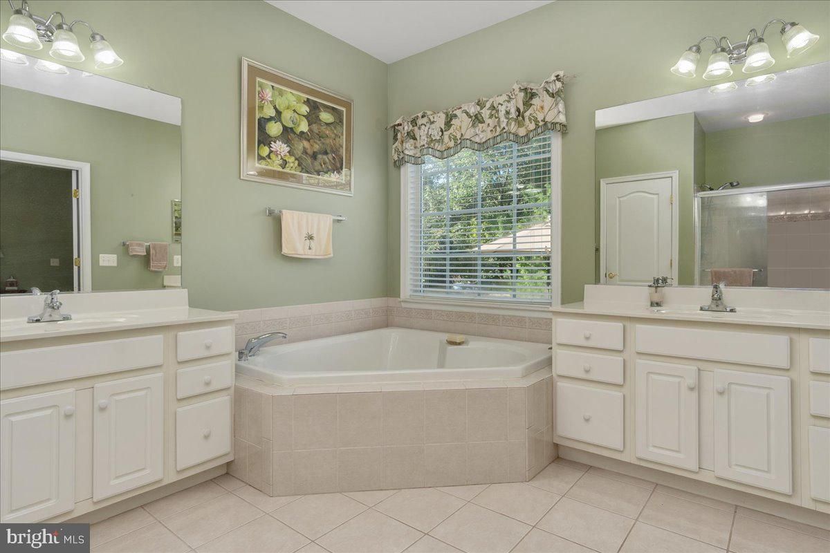 Bathroom, Dual Sink Vanities, Interior