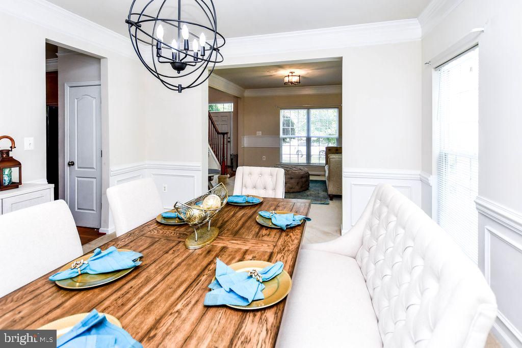 Chandelier, Dining room, Interior, Living room